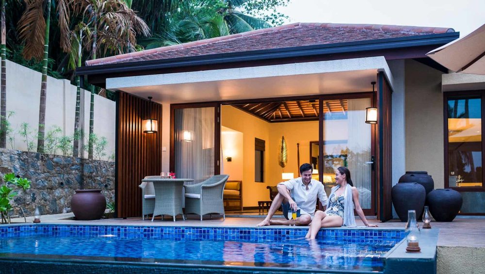 anantara_tangalle_sri_lanka_1br_poolvilla_ext_couple_03_1920x1037